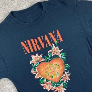 Nirvana Heart Flowers‎ Graphic T-Shirt Men's Band Tee Black